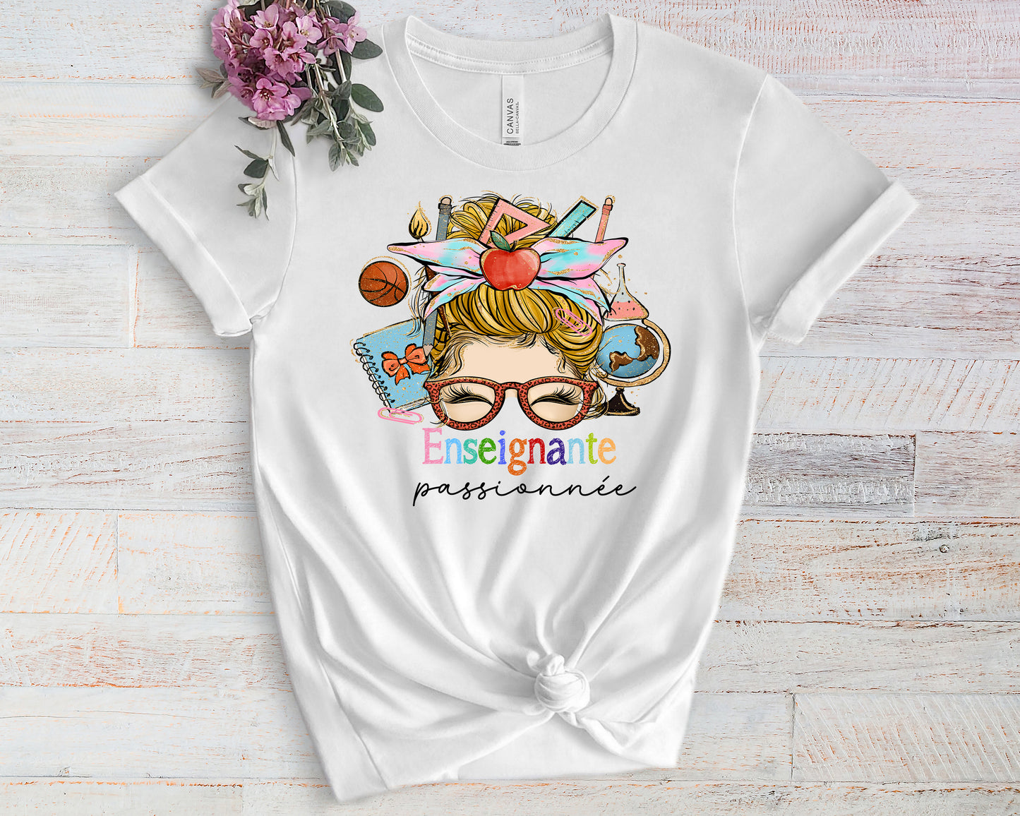 Design PNG pour sublimation, ENSEIGNANTE passionnée, cheveux blonds