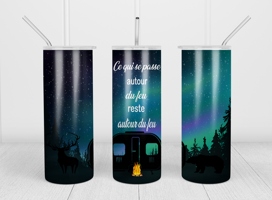 Design tumbler 20oz pour sublimation , CAMPING, ce qui se passe autour du feu reste autour du feu